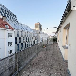 Pronájem bytu 1+1 69 m² Praha, Kouřimská