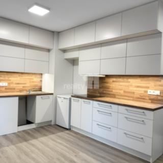 Pronájem bytu 1+kk a garsoniéry 30 m² Zlín, Lorencova