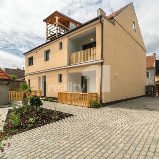 Pronájem bytu 2+1 66 m² Kouřim, Dubová