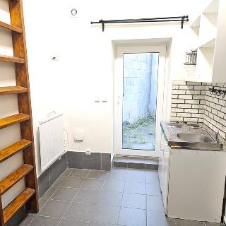 Prodej bytu 1+kk a garsoniéry 10 m² Praha, Michelská