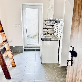 Pronájem bytu 1+kk a garsoniéry 11 m² Praha, Michelská