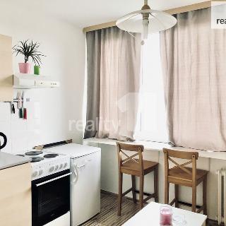 Pronájem bytu 1+1 30 m² Praha, Jabloňová