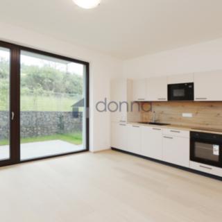 Pronájem bytu 1+kk a garsoniéry 40 m² Praha Hrdlořezy, V třešňovce