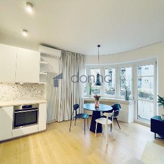 Pronájem bytu 3+kk 71 m² Praha, Dvorecké náměstí