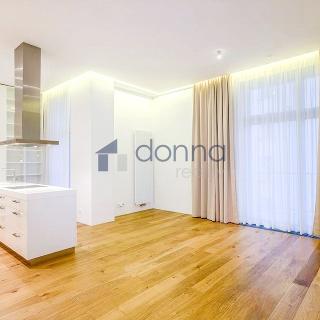 Pronájem bytu 2+kk 89 m² Praha, Laubova