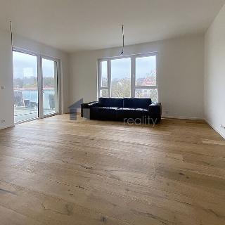 Pronájem bytu 1+kk a garsoniéry 41 m² Praha, Ramonova