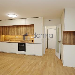 Pronájem bytu 1+kk a garsoniéry 39 m² Praha, Toyen