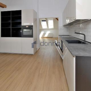 Pronájem bytu 5+1 a více 194 m² Praha, Bělehradská