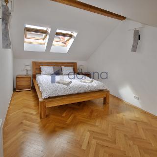 Pronájem bytu 3+1 118 m² Praha, Na Kozačce