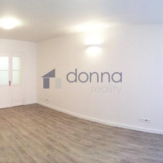 Pronájem bytu 1+kk a garsoniéry 41 m² Praha, Opletalova