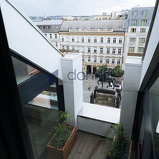 Pronájem kanceláře 586 m&sup2; Praha