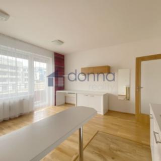 Pronájem bytu 1+kk a garsoniéry 33 m² Praha Letňany, Pavla Beneše