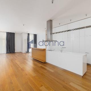 Pronájem bytu 3+kk 117 m² Praha, Laubova