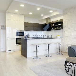 Pronájem bytu 3+kk 79 m² Praha, Modrého