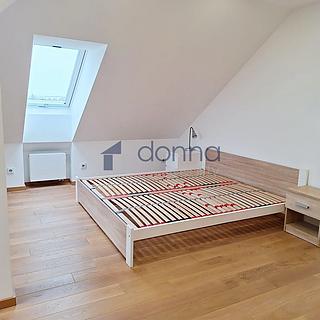 Pronájem bytu 2+kk 72 m&sup2; Praha