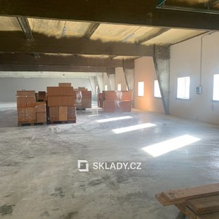 Pronájem skladu 1400 m² Děčany