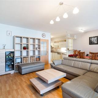 Prodej bytu 2+kk 80 m² Úvaly, U Hostína