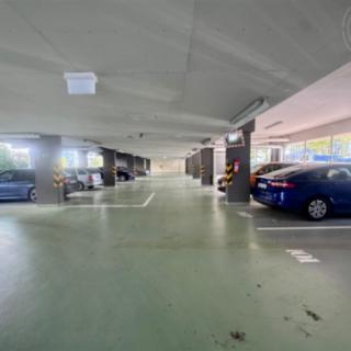 Pronájem parkovacího místa 21 m² Praha