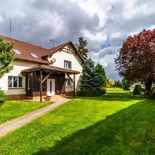 Pronájem rodinného domu 287 m² Horní Řepčice