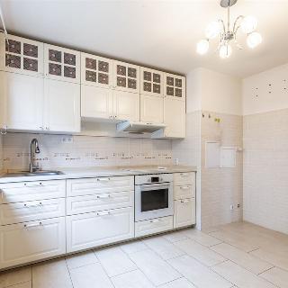 Prodej bytu 3+1 67 m² Praha, Lublinská