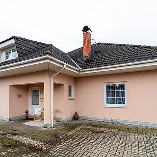 Prodej rodinného domu 247 m&sup2; Unhošť