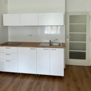 Pronájem bytu 1+kk, garsoniery 32 m² Praha