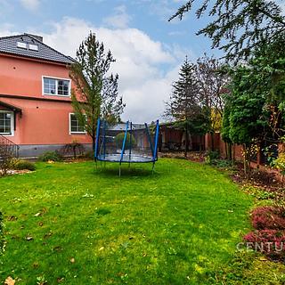 Prodej rodinného domu 410 m&sup2; Kladno