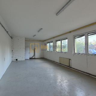 Pronájem skladu 306 m² Zlín, Kvítková