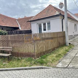 Prodej rodinného domu 45 m² Hluk, Ulička