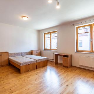 Prodej bytu 1+kk a garsoniéry 37 m² Praha, Mezi domky