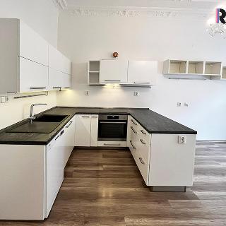 Pronájem bytu 5+kk 100 m² Praha, Podskalská