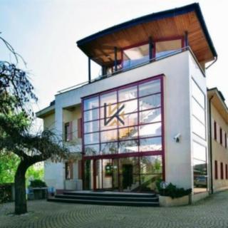 Pronájem kanceláře 184 m² Praha