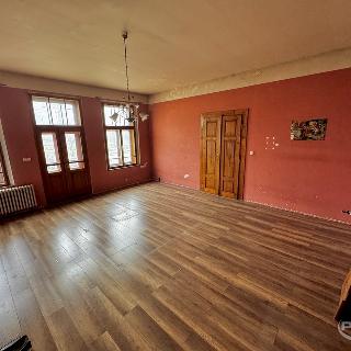 Prodej hotelu a penzionu 362 m² Hrobce, Hlavní