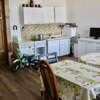 Prodej bytu 3+kk 81 m² Hrobce, 