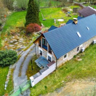 Pronájem rodinného domu 460 m² Vysoký Chlumec