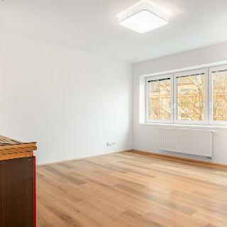 Pronájem bytu 1+kk a garsoniéry 31 m² Rokycany, Dělostřelců