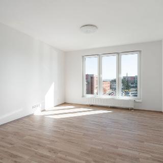 Pronájem bytu 1+kk a garsoniéry 36 m² Plzeň, Stehlíkova