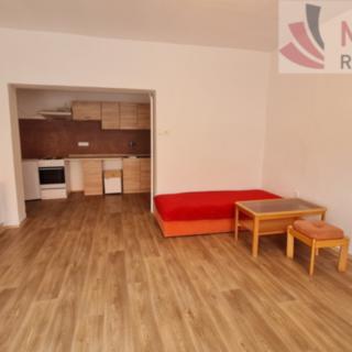 Pronájem bytu 1+kk a garsoniéry 40 m² Choceň, Záměstí