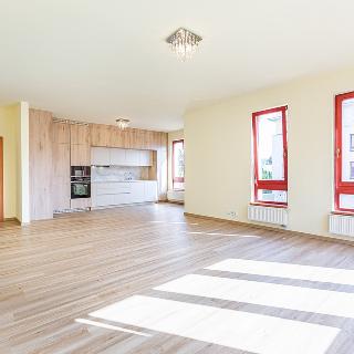 Pronájem bytu 3+kk 107 m² Slaný, Kybalova