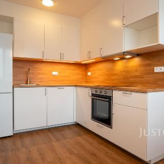 Pronájem bytu 2+1 60 m² Praha, Chabařovická