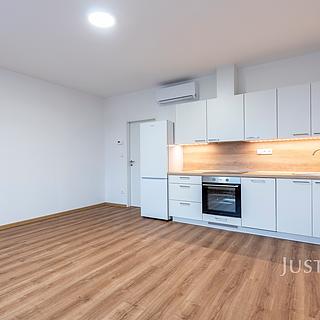 Pronájem bytu 2+kk 55 m&sup2; Staré Město
