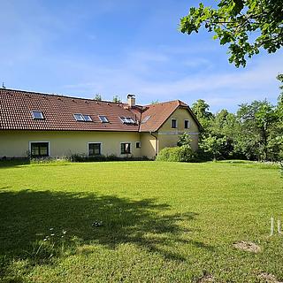 Prodej rodinného domu 440 m&sup2; Boudy