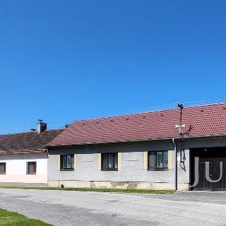 Prodej rodinného domu 255 m² Štěkeň, 