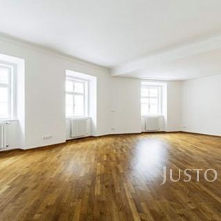 Pronájem bytu 4+1 170 m² Praha, Vlašská