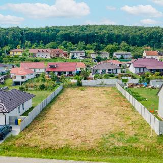 Prodej stavební parcely 1 034 m² Milovice, 