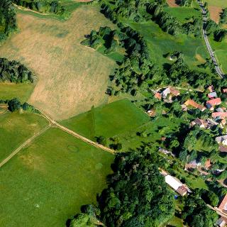 Prodej stavební parcely 8 000 m² Bratronice