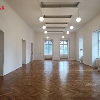 Pronájem kanceláře 200 m² Praha, Holečkova