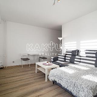 Pronájem bytu 1+kk a garsoniéry 31 m² Orlová, Osvobození