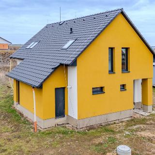 Prodej rodinného domu 143 m² Lužany