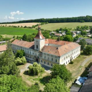 Prodej hotelu a penzionu 8 000 m² Přestavlky